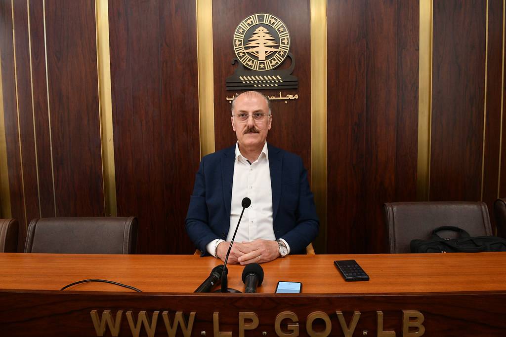 عبد الله يطرح قانوناً لإعادة الاعتبار لموظفي الدولة