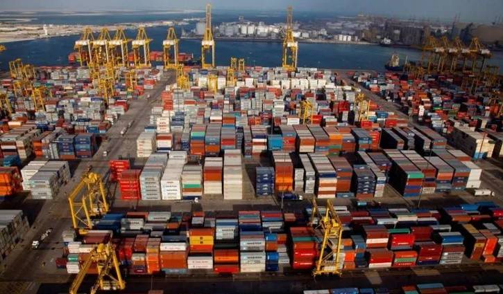 مصر تستورد 300 ألف طن من المواد الغذائية في أسبوع
