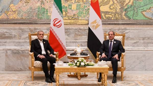 بزشكيان يبحث مع السيسي تطورات المفاوضات الأمريكية-الإيرانية