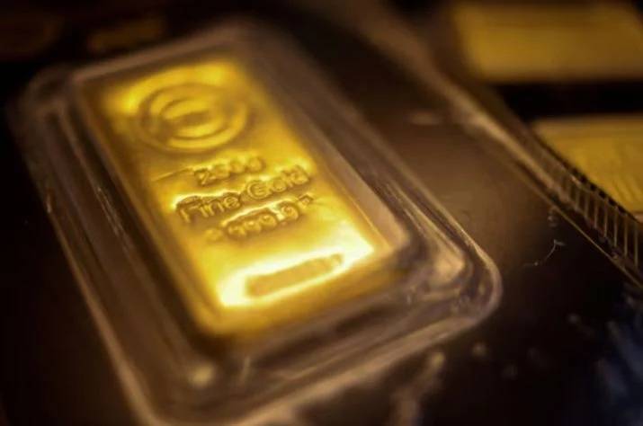 الذهب يتراجع مع ترقب محادثات أميركا وإيران