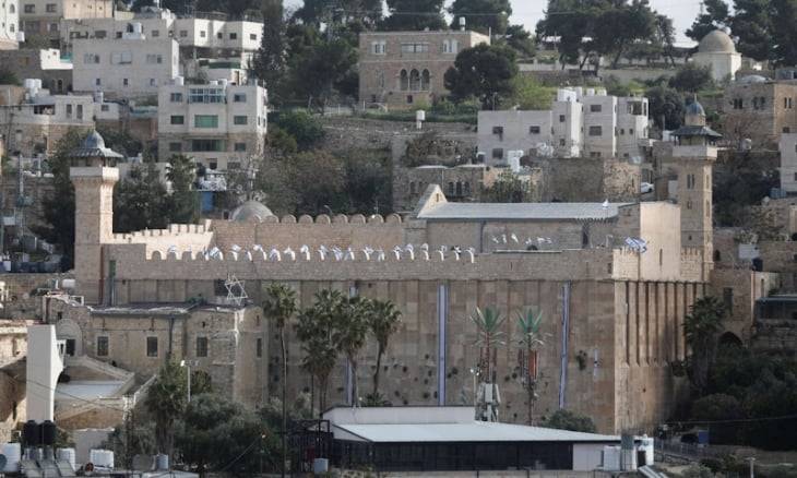 القوات الإسرائيلية تغلق الحرم الإبراهيمي أمام المصلين الفلسطينيين