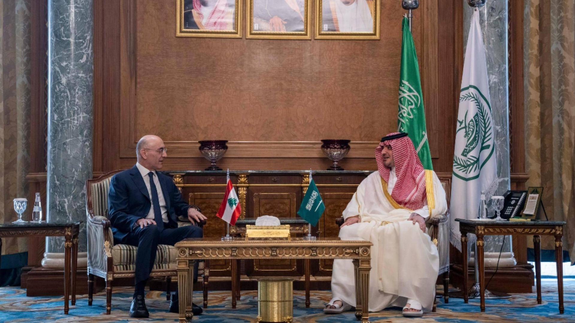 الحجار يبحث مع نظيره السعودي تعزيز التعاون الأمني والتنسيق المشترك