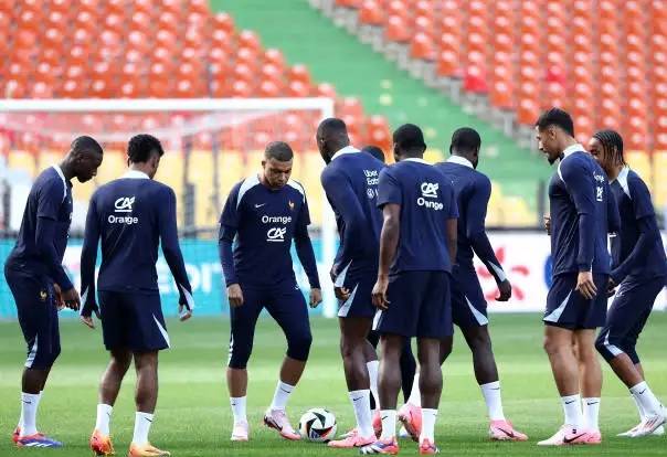 من فرنسا إلى البرازيل.. أغلى منتخبات كأس العالم 2026