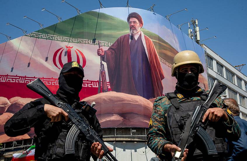 الحرس الثوري: إحباط تهريب معدات استطلاع عسكرية على الحدود الغربية