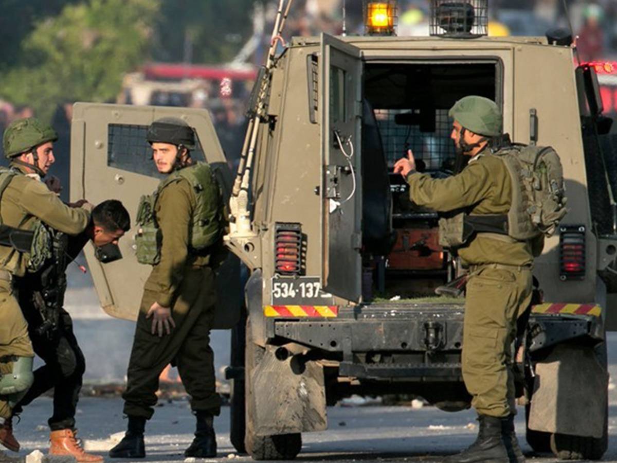 جيش الاحتلال ينفذ حملة اعتقالات واسعة في الضفة فجرا