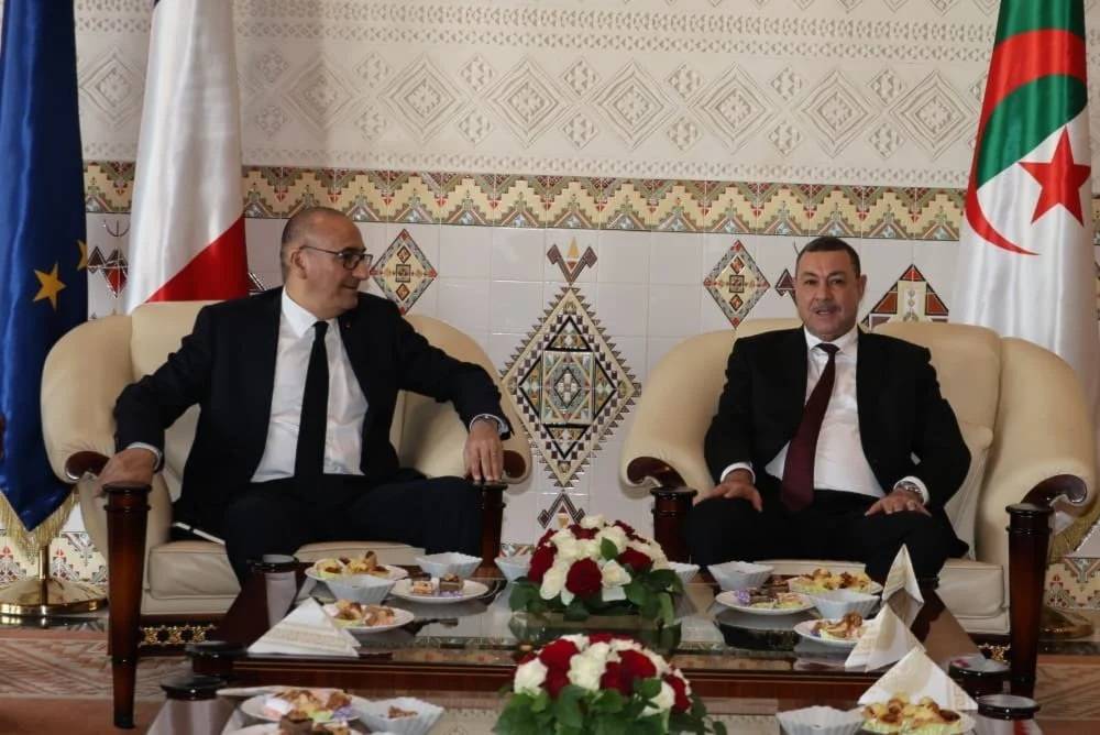 باريس والجزائر تستأنفان الحوار حول الهجرة والأمن والتعاون القضائي