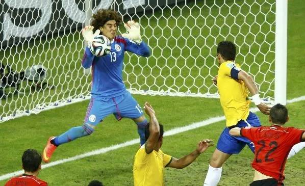بعمر الـ 40 عاماً... أوشوا أول مكسيكي يشارك في 6 مونديالات