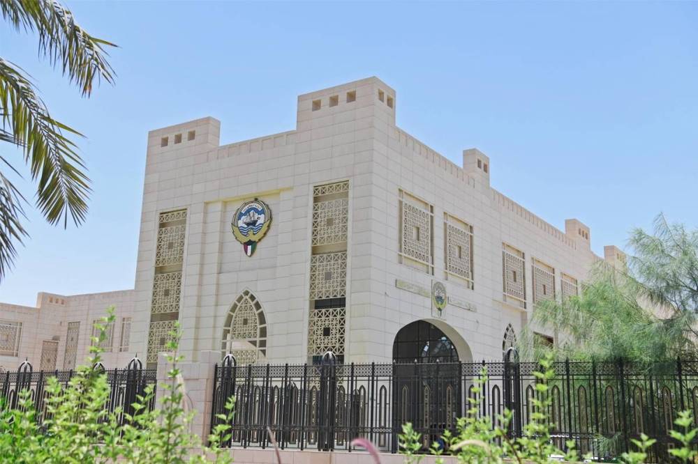 الخارجية الكويتية تستدعي القائم بالأعمال الإيراني وتطرد دبلوماسيين