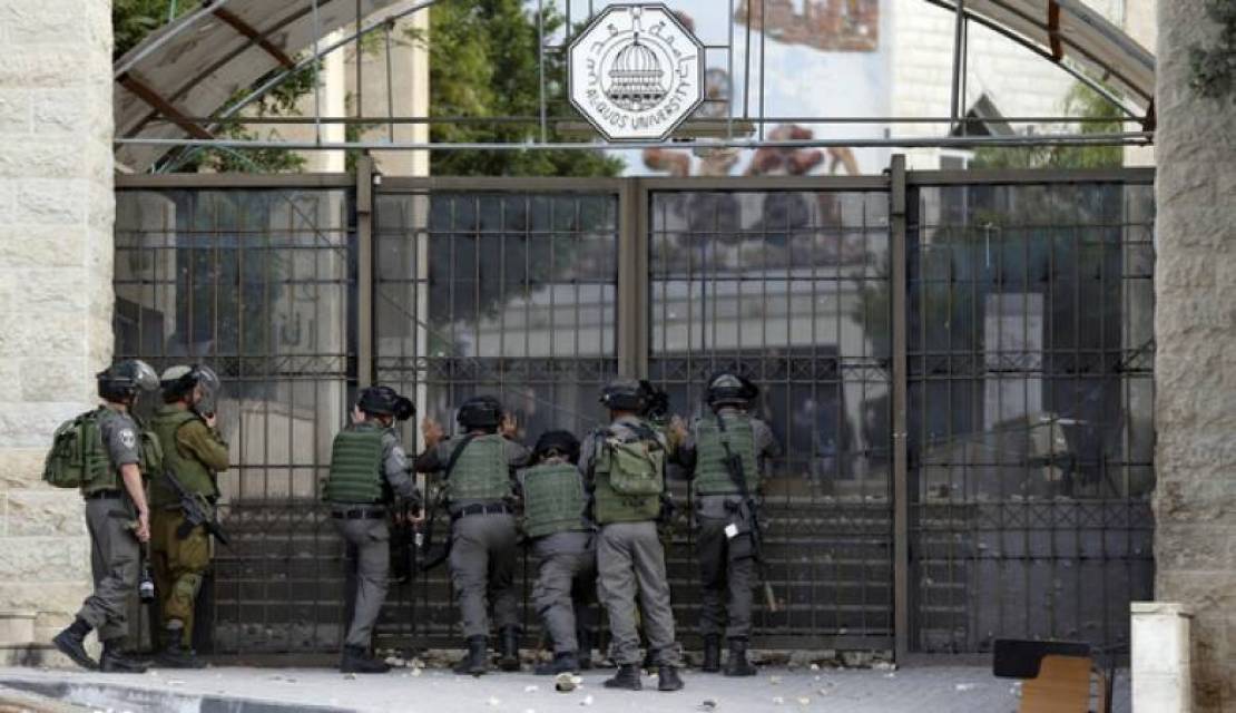 جيش الاحتلال يقتحم جامعة القدس ويحقق مع طلابها