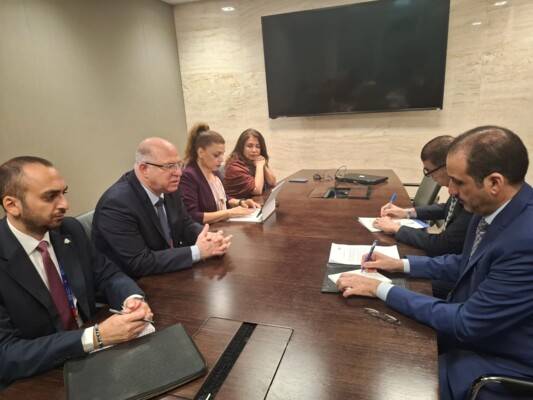 حيدر يطالب بموقف عربي موحد لدعم لبنان خلال لقائه المطيري في جنيف