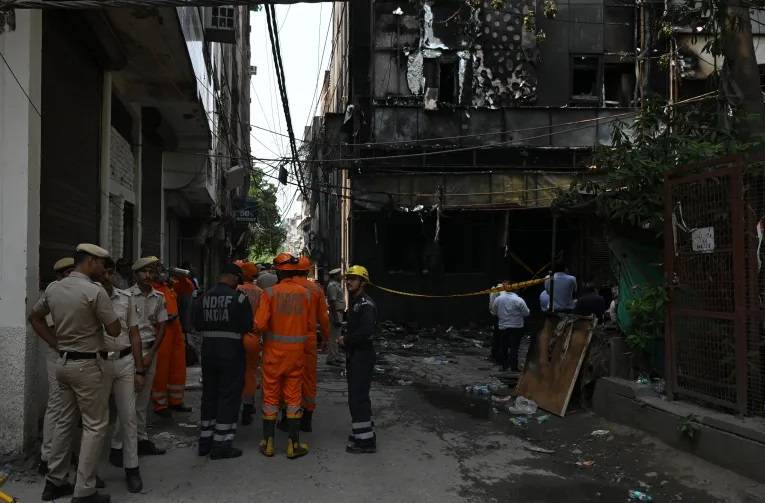 مصرع 21 شخصاً في حريق مروّع بفندق في نيودلهي