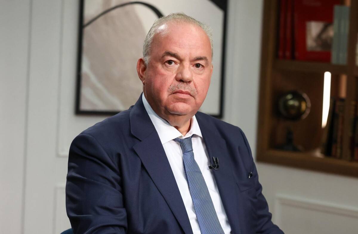 وزير الإتصالات: الحكومة تستخدم كل الوسائل المتاحة لوقف القتال