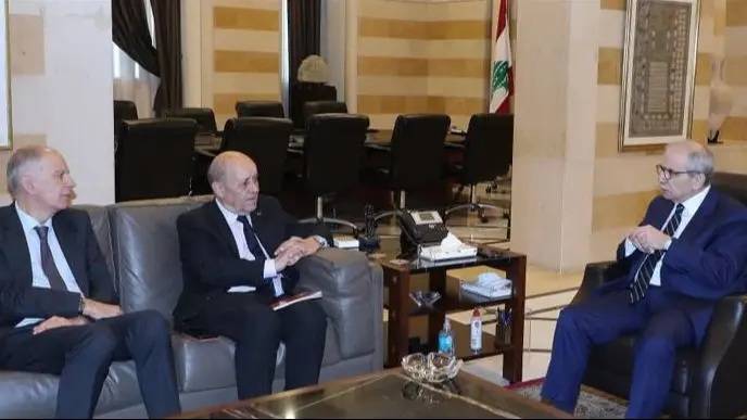 لودريان في بيروت.. لقاءات مع الرؤساء الثلاثة