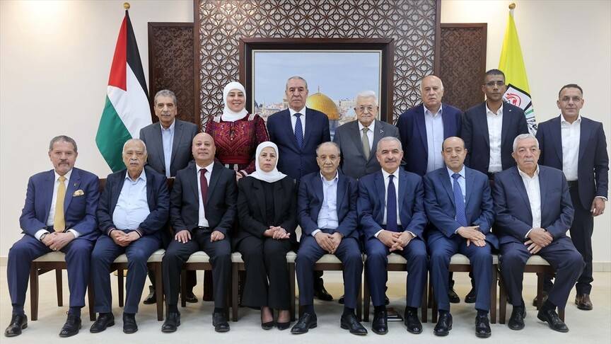 حركة "فتح" تنتخب حسين الشيخ نائباً لرئيسها محمود عباس