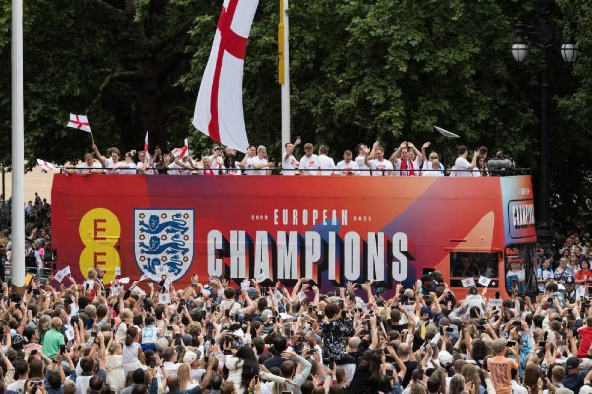 آمال على المنتخب الإنجليزي.. بريطانيا تضع خطط احتفالات بكأس العالم