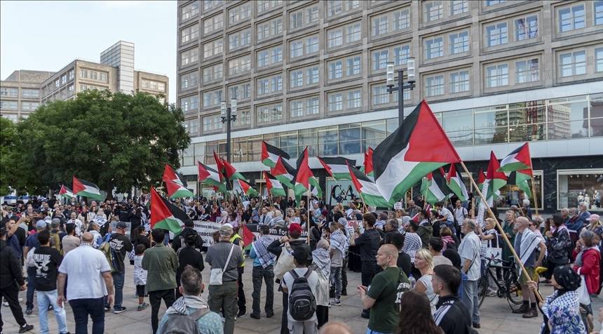 احتجاجات مؤيدة لفلسطين تربك افتتاح معرض برلين الدولي للطيران