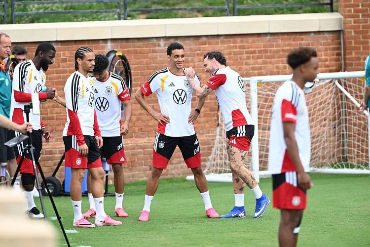 الحر يضرب المونديال... وألمانيا تستعين بخبير ملاعب لمعالجة أزمة الطقس