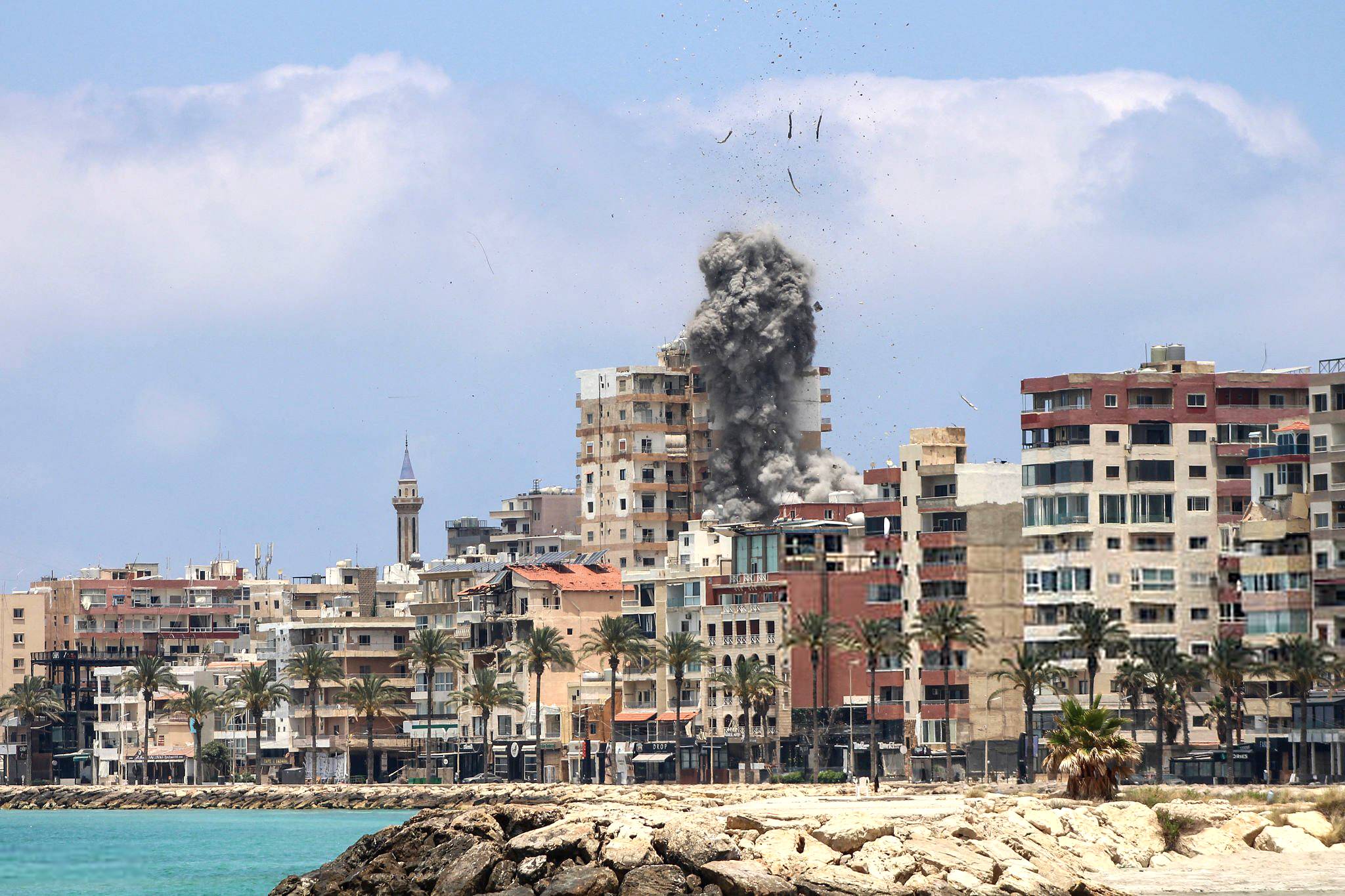 معــارك «المعــادلات» بـين الكـسر والتثبــيت؟
لودريان على خط الوساطة... وعين التينة تنتظر «أجوبة»