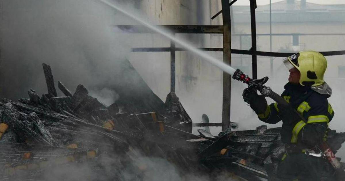 هجمات بمسيّرات تشعل حريقاً في منشأتين صناعيتين بوسط روسيا