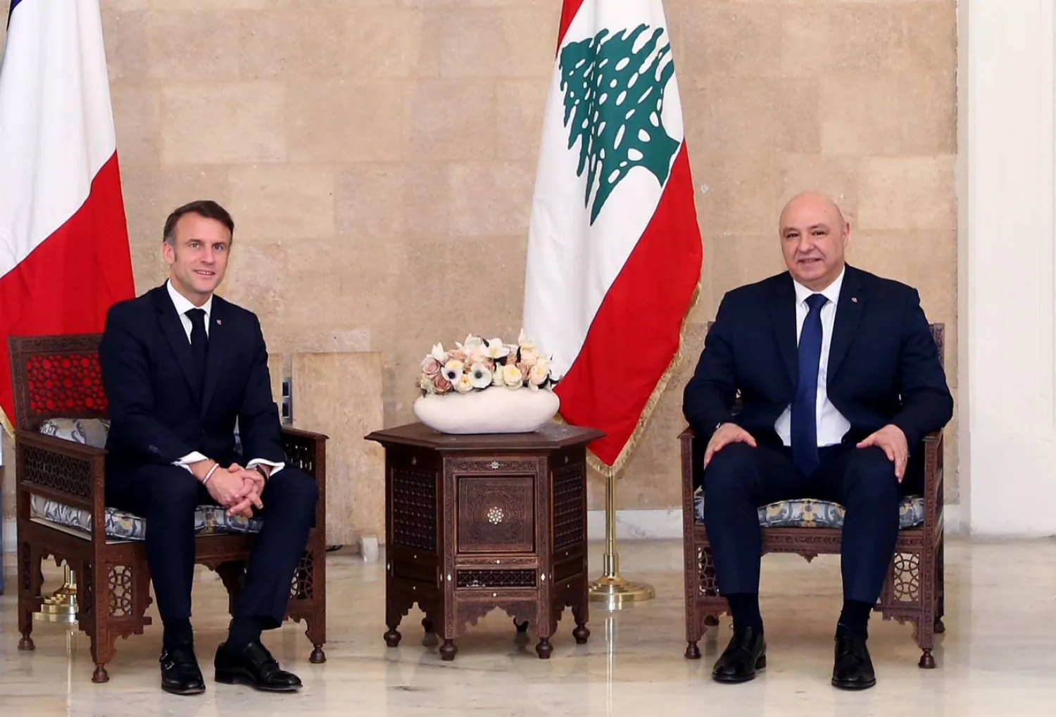 عون يبحث مع ماكرون مسار المفاوضات لإنهاء التصعيد في لبنان