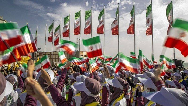 قائد القوات المسلحة الإيرانية يشيد بالدعم الشعبي بعد 100 يوم من الحرب