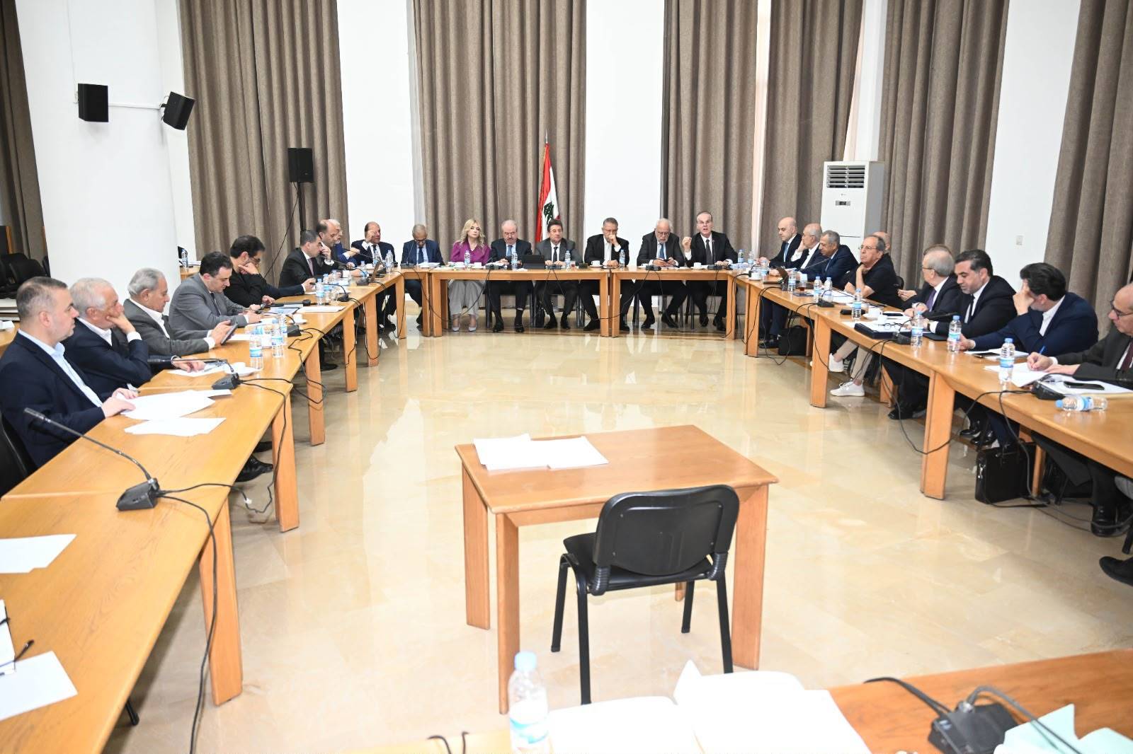 كنعان بعد اجتماع "لجنة المال":
مطلبنا قانون يعيد الودائع
