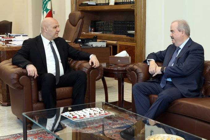 الرئيس عون يتابع مع وزير المال المستجدات المالية