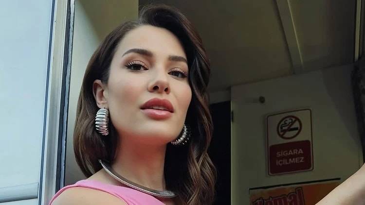 صدمة في تركيا: وفاة الفنانة الشابة إيجي أرتيم بشكل مفاجئ