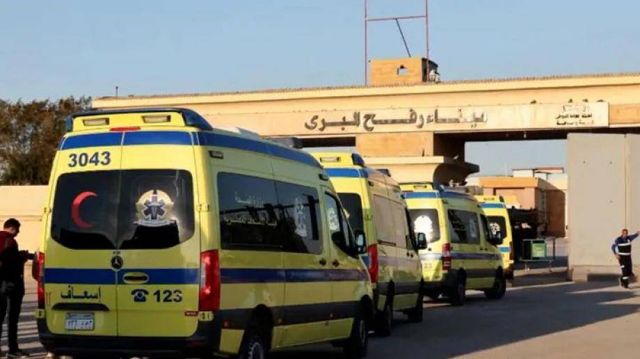 قيود إسرائيلية تبقي آلاف المرضى في غزة.. وخروج محدود عبر رفح