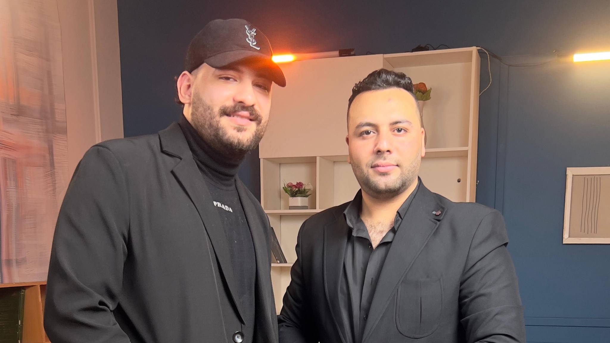 المخرج محمد زكريا يكشف كواليس مثيرة عن مسلم: “حياته كلها دايرة تريند ومسرحية”