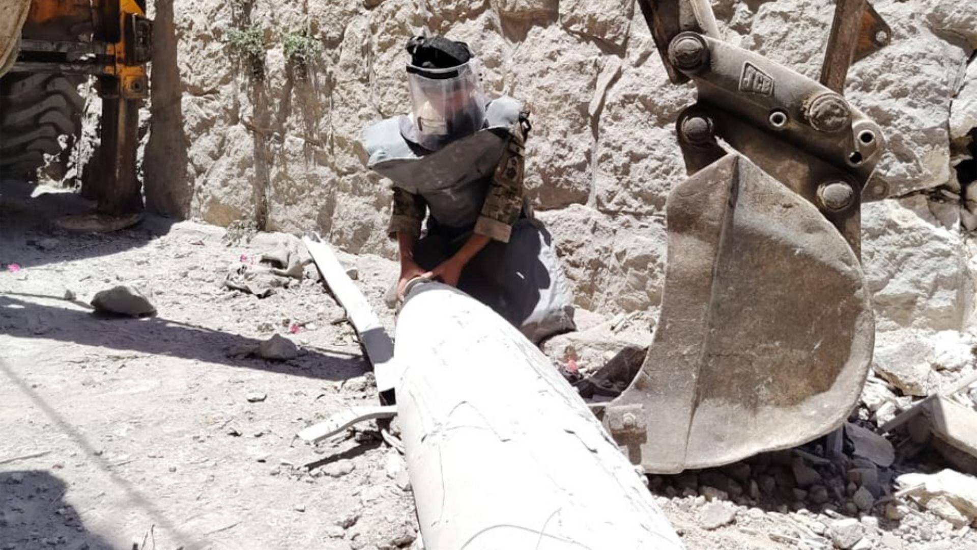 الجيش يواصل تفكيك قنابل إسرائيلية غير منفجرة في الجنوب