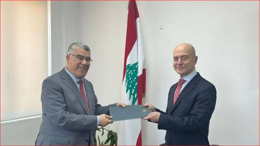 السفير الجزائري الجديد يسلّم أوراق اعتماده