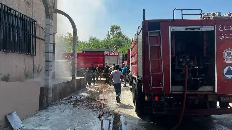 الدفاع المدني يخمد حريقًا في مستودع بالأوزاعي