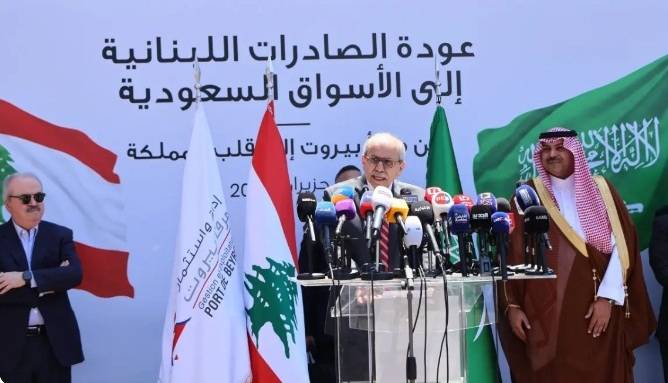 انطلاق أول حاوية متجهة الى مرفأ جدة
سلام: لبنان سيكون شريكاً في أمن العرب وازدهارهم