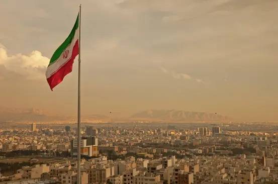 إيران تتوجه إلى سويسرا وتحذر: عدم التزام واشنطن يهدد التفاهم