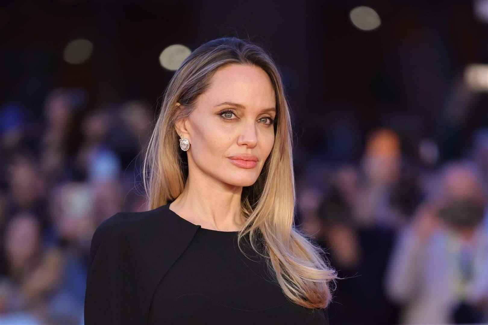 أنجلينا جولي تكشف كواليس فيلمها الجديد كاشفةً عن تفاصيل تعاونها مع ابنها