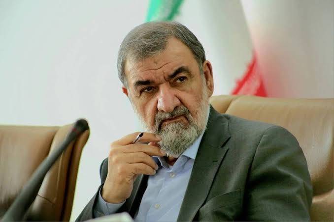 رضائي: أميركا من "الإخضاع بالقوة" إلى طاولة التفاوض بعد الهزيمة
