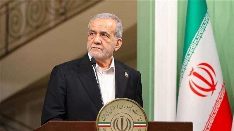 بزشكيان: لا خوف من الدفاع عن حقوقنا والمفاوضات تُعرض أولاً على المرشد