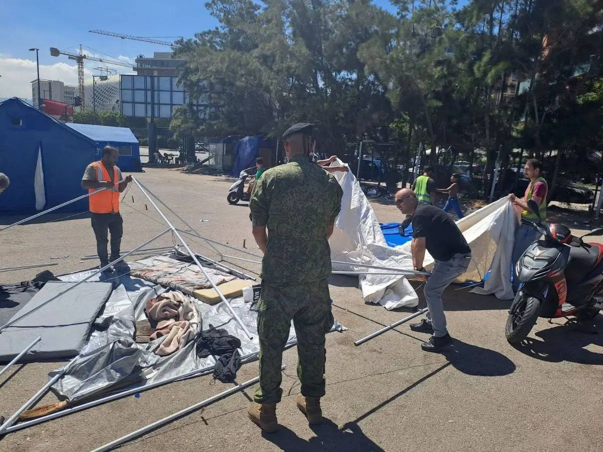 بلدية بيروت تزيل خيمًا عشوائية في السمرلاند والبيال