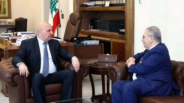 عون يستقبل متري