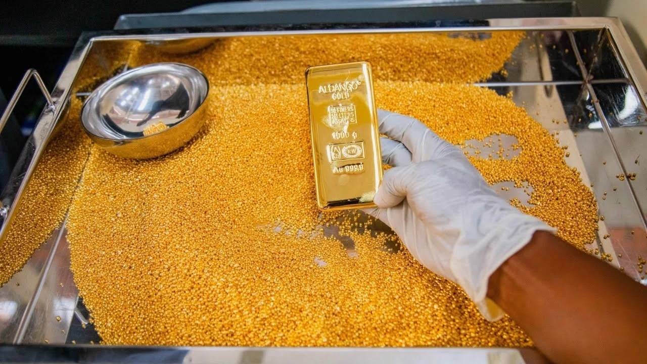 الذهب يواصل التراجع مع صعود الدولار.. كم بلغ سعر الأونصة اليوم؟