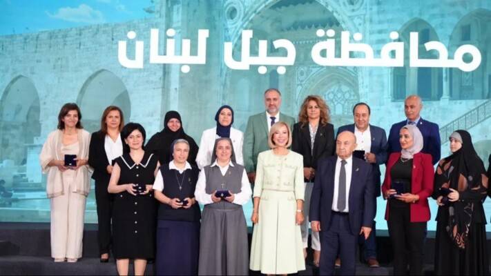 السيدة الأولى كرّمت مديرات "المبرّات" 
تقديراً لدورهن في بناء أجيال المواطنة