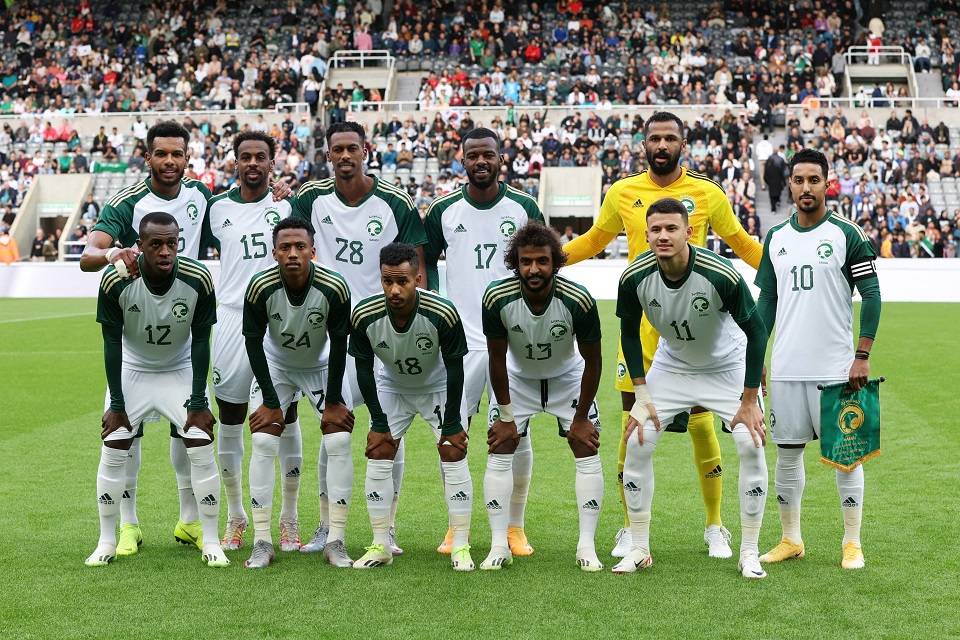 "تحولوا إلى رجال أعمال".. انتقادات حادة لنجوم المنتخب السعودي!