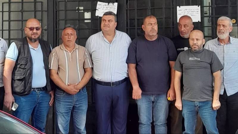 إقفال مكاتب كهرباء لبنان احتجاجاً على صرف عمال "BUS"