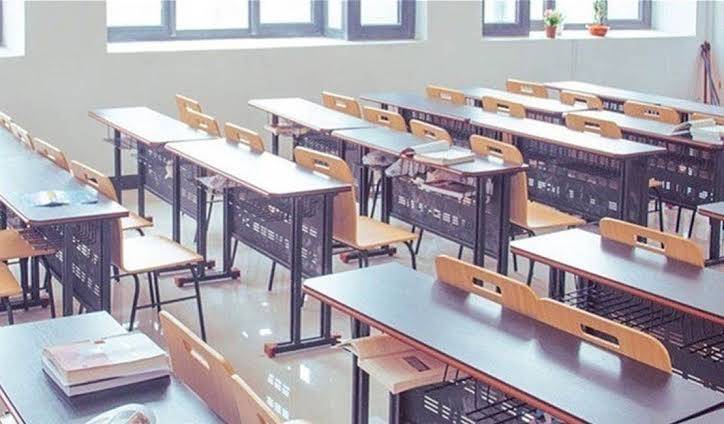 "مشهد مخزٍ ومهين".. نقابة المعلمين تهاجم الاحتفال بإلغاء الامتحانات