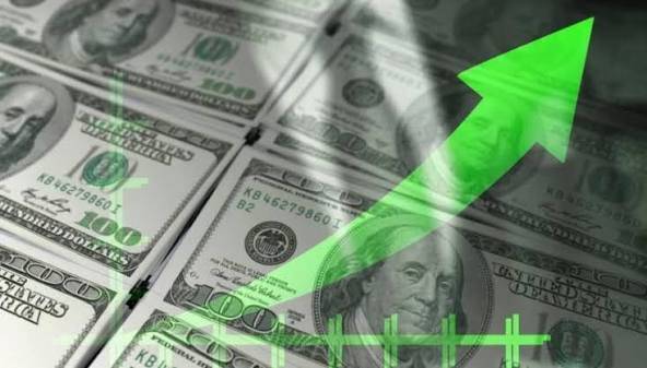 العملة الأميركية تشتعل صعوداً… والدولار يقترب من قمم تاريخية