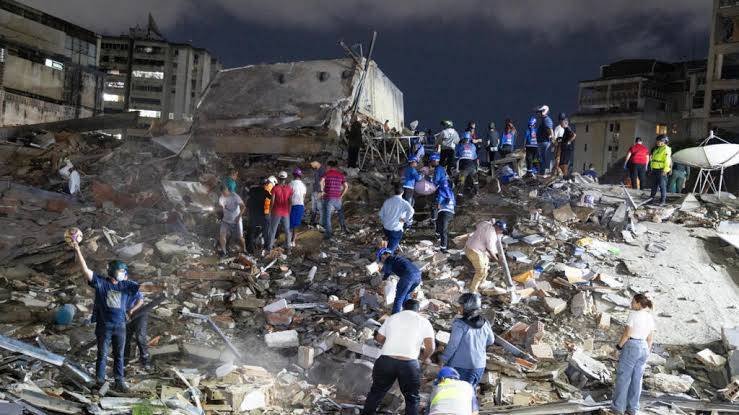 32 قتيلاً ومئات الجرحى.. فنزويلا تعلن الطوارئ بعد زلزال مدمر