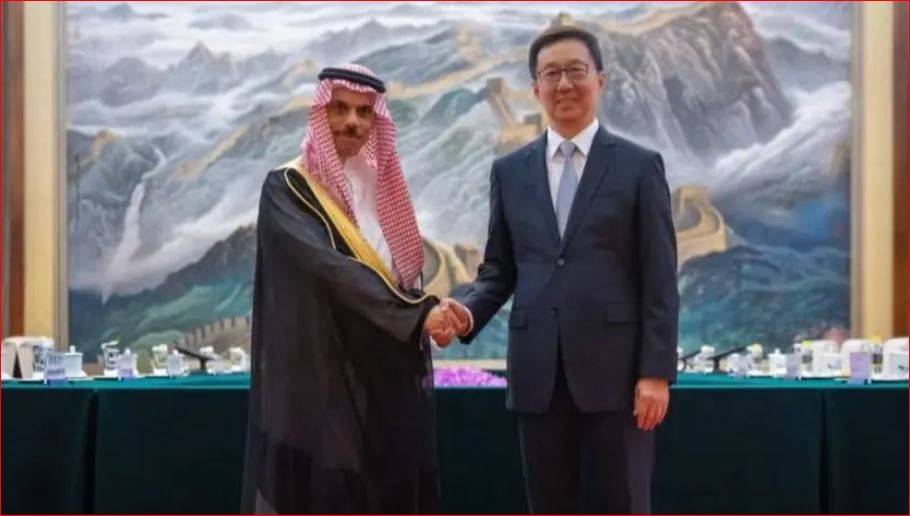 تعزيز التعاون الاقتصادي بين فيصل بن فرحان وهان تشنغ في بكين
