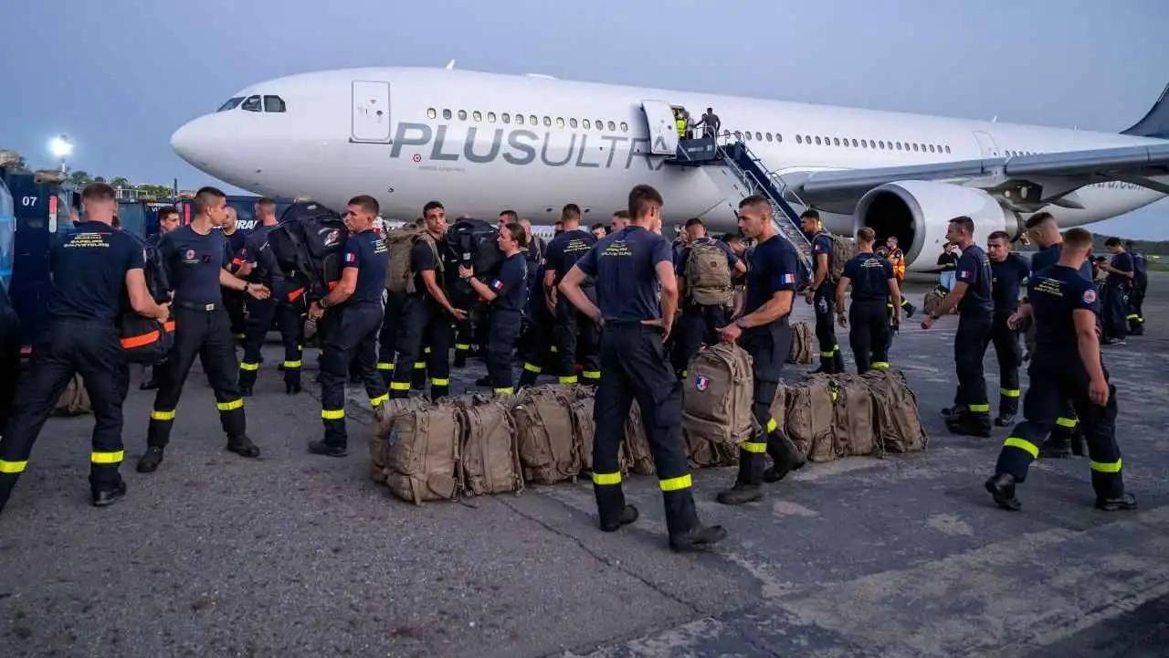 الغارديان: زلزالا فنزويلا يختبران سياسة ترامب الخارجية واستجابة واشنطن الإنسانية