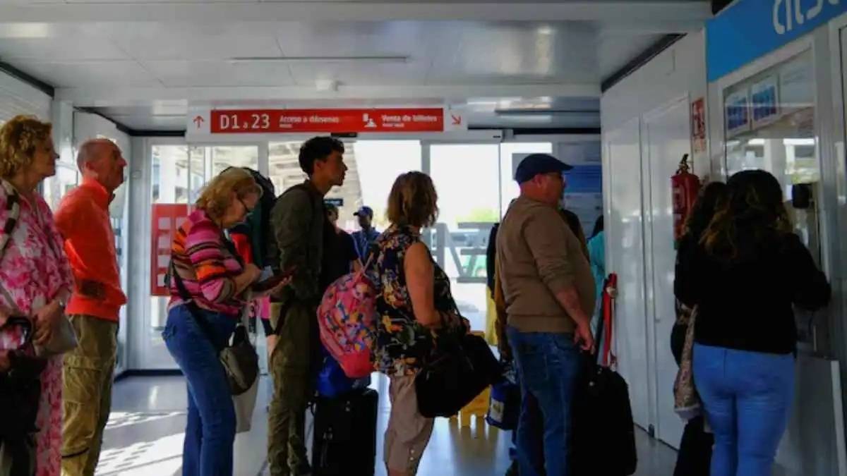 إسبانيا تكثف جهود تسوية أوضاع المهاجرين قبل انتهاء المهلة